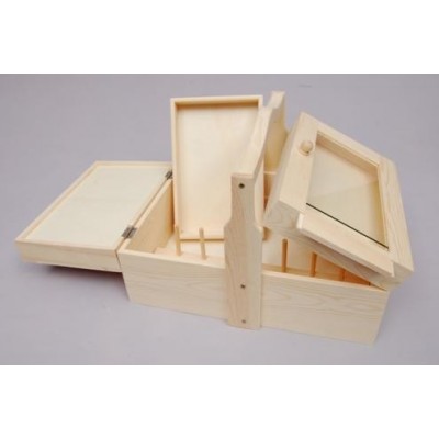 "Orden y estilo en una caja: guarda y decora tus materiales de costura con nuestra caja costurero de madera".