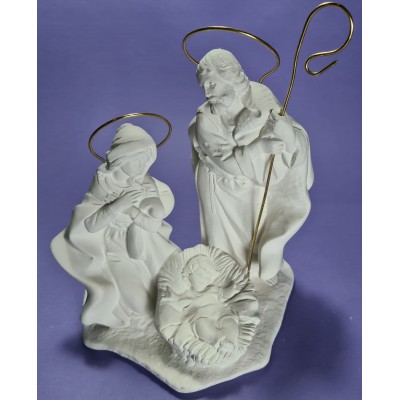 "Un belén de álamo lleno de amor y devoción: Virgen María, niño Jesús y San José."