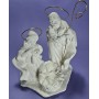 "Un belén de álamo lleno de amor y devoción: Virgen María, niño Jesús y San José."